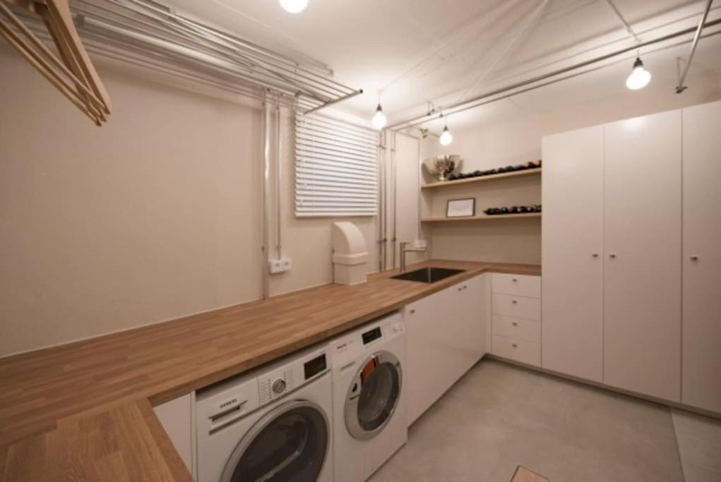 - Cozy Apartment In The Heart Of Duisburg With New York Design & Betten & Sofa - 5 Mins Central Station Hbf - Big Tv & Wifi -- Esterno foto