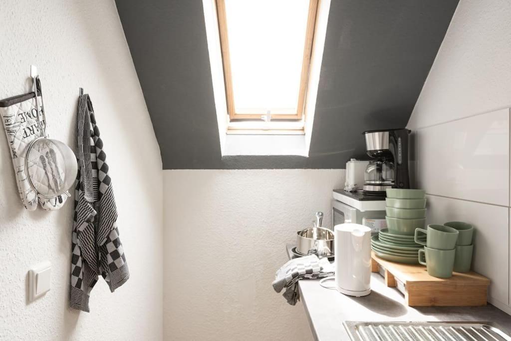 - Cozy Apartment In The Heart Of Duisburg With New York Design & Betten & Sofa - 5 Mins Central Station Hbf - Big Tv & Wifi -- Esterno foto