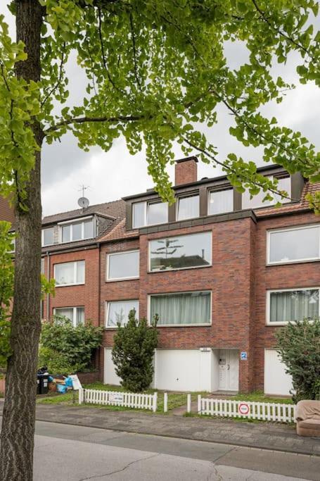- Cozy Apartment In The Heart Of Duisburg With New York Design & Betten & Sofa - 5 Mins Central Station Hbf - Big Tv & Wifi -- Esterno foto